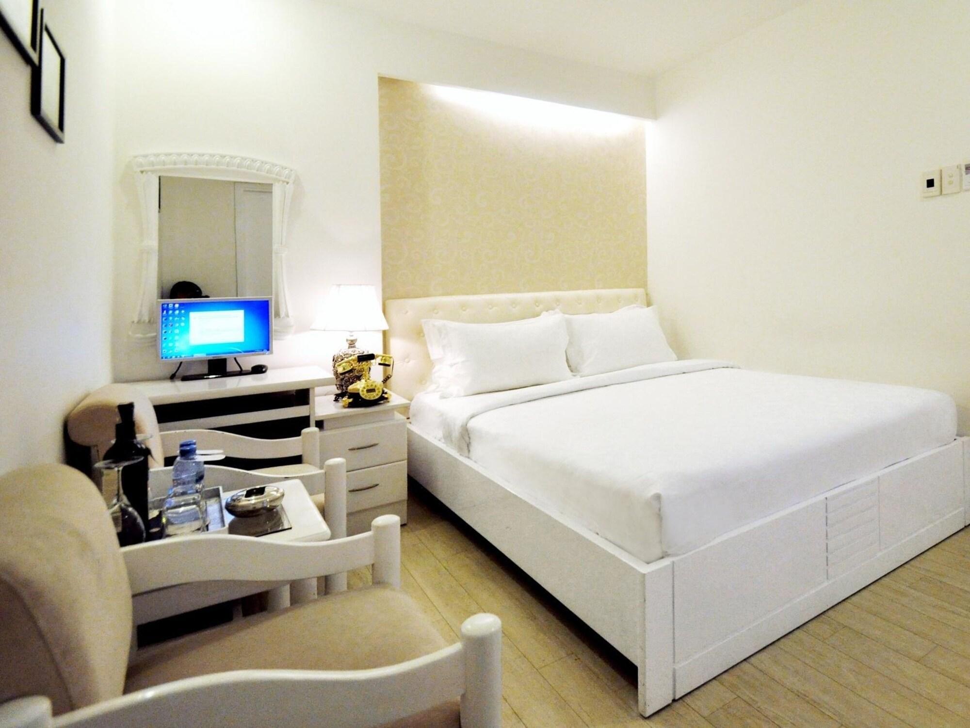 The White Hotel 8A Thai Van Lung Cidade de Ho Chi Minh Exterior foto