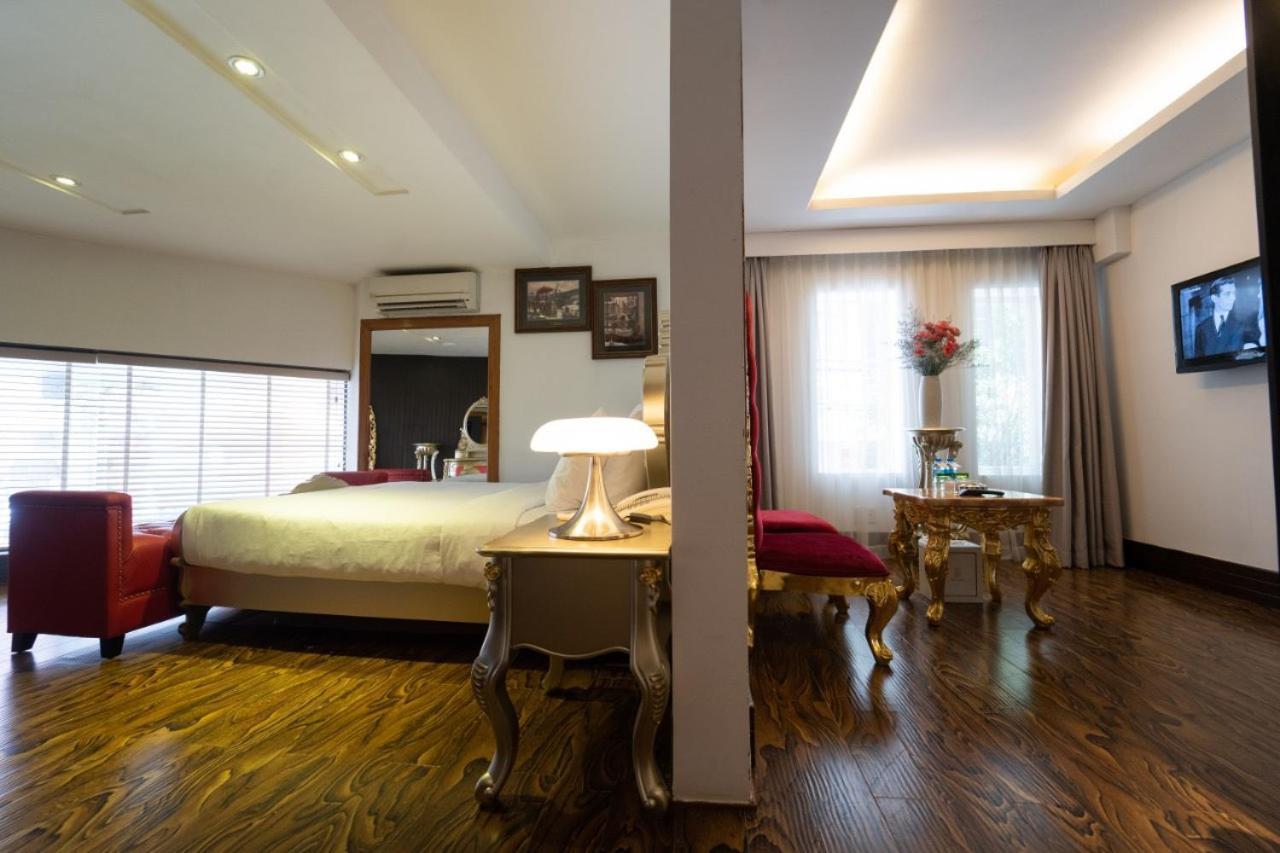 The White Hotel 8A Thai Van Lung Cidade de Ho Chi Minh Exterior foto