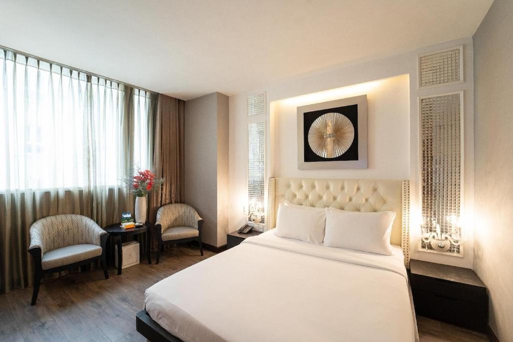 The White Hotel 8A Thai Van Lung Cidade de Ho Chi Minh Exterior foto