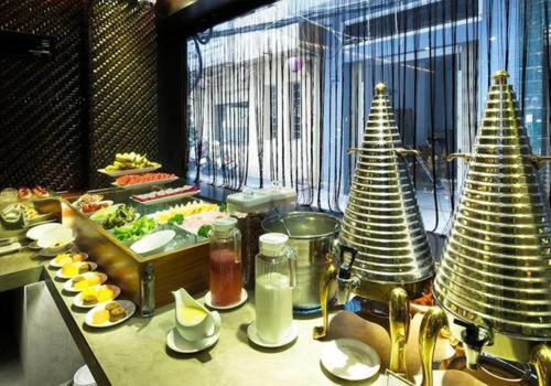 The White Hotel 8A Thai Van Lung Cidade de Ho Chi Minh Exterior foto