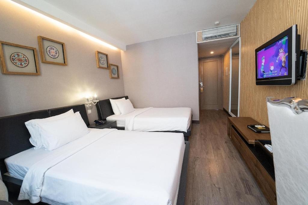 The White Hotel 8A Thai Van Lung Cidade de Ho Chi Minh Exterior foto