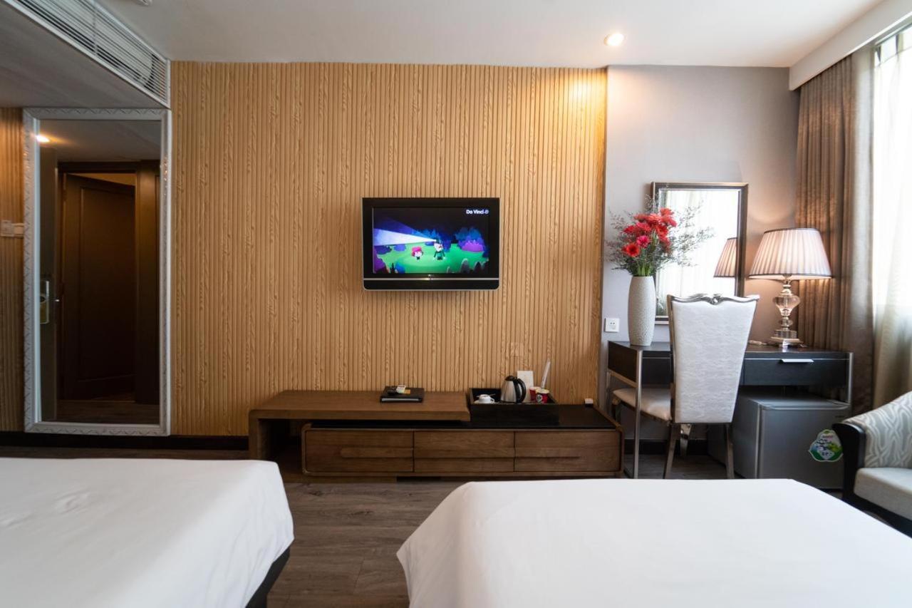 The White Hotel 8A Thai Van Lung Cidade de Ho Chi Minh Exterior foto