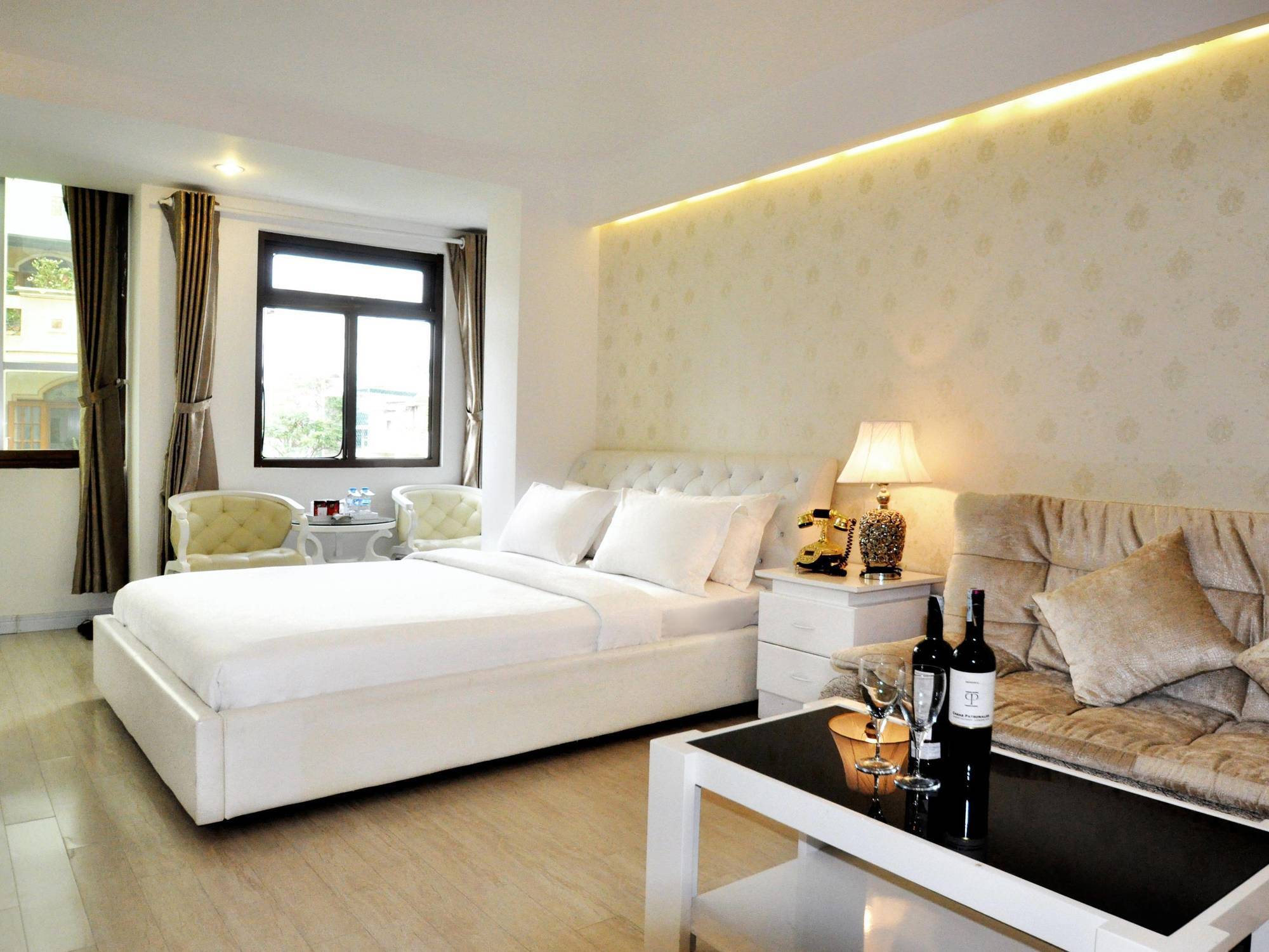 The White Hotel 8A Thai Van Lung Cidade de Ho Chi Minh Exterior foto